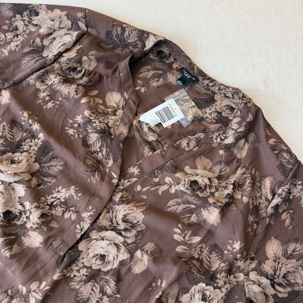 Torrid Harper Blouse 2 Brown Floral Rose Georgette Roll Tab Pullover Top nwt - Picture 6 of 8